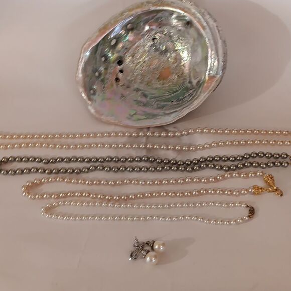 Bundle of High Quality Faux Pearls and Earrings - Picture 1 of 11